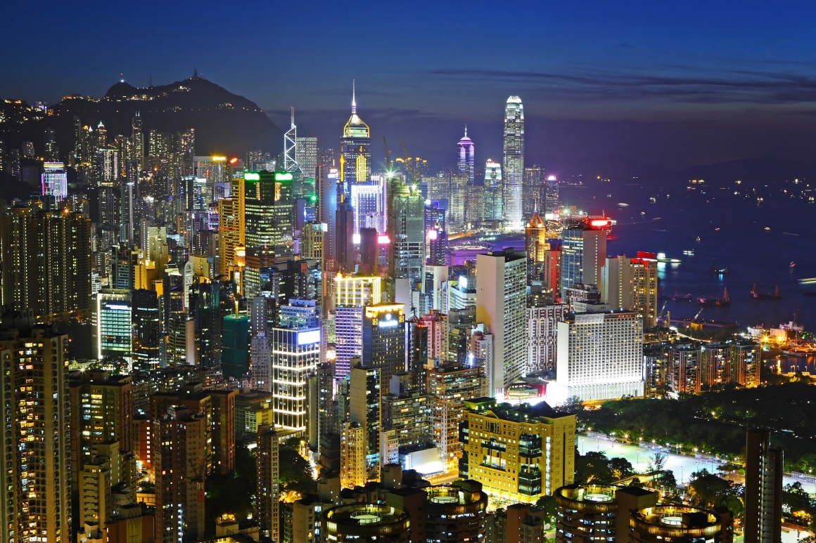 可樂旅遊精選日、韓、泰、港澳等熱門票券，祭出買1送1的超殺優惠！圖為香港夜景。