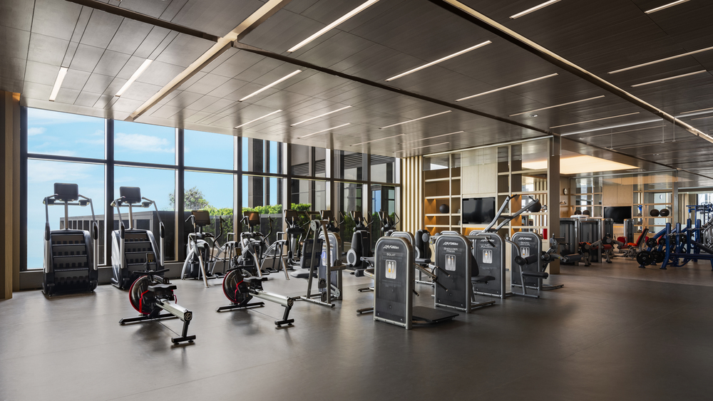 高雄萬豪酒店-位於千坪休閒中心的健身房配備最先進的健身器材